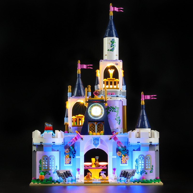 Château de princesse Disney, avec personnages (Cendrillon, Aurore, etc.) et  accessoires